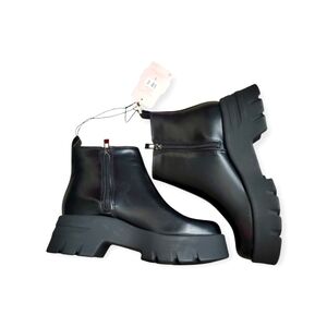 Sam & Libby Women's Julia Chelsea Bootie Size 9
